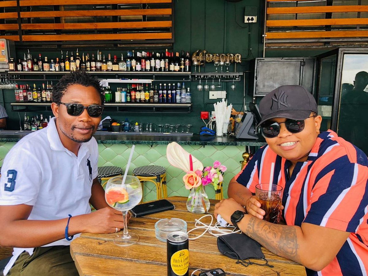 SpiweZulu's tweet photo. Business meeting and lunch with Sevie Phiri @IrunSmokey and Tom the owner at Street Bar Named Disire RoseBank.
#RoseBank #Venue #video #production #lushafrica #SeratoMedia #jozi #music #food #Osadandaulamw https://t.co/BhDpExeKD6
