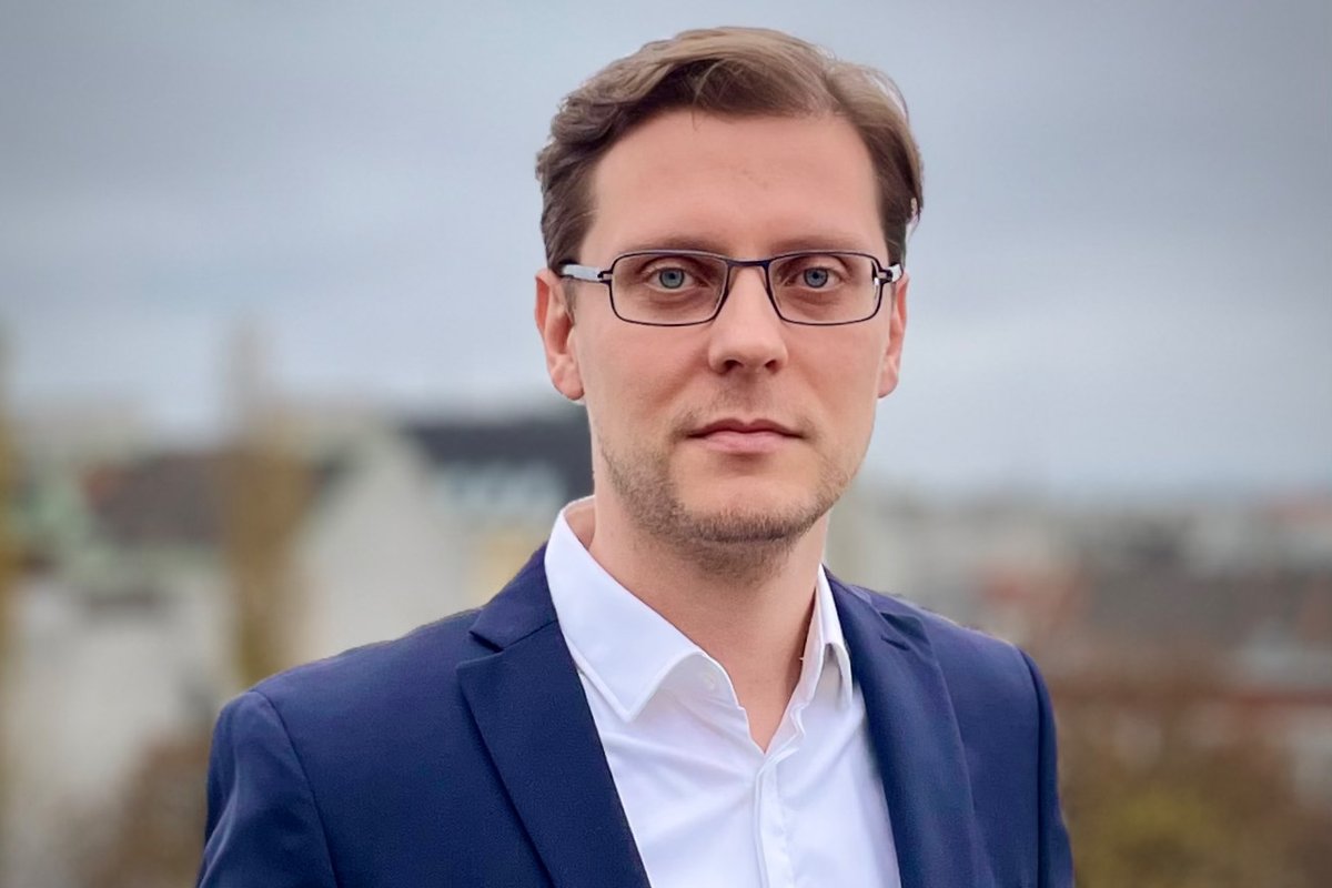 tu_wien's tweet photo. 🎉Wir gratulieren TU Wien-Wissenschaftler Richard Wilhelm herzlich zum #Gaede-Preis! Die Deutsche Physikalische Gesellschaft zeichnet damit seine Forschungen auf dem Gebiet der Wechselwirkung von hochgeladenen Ionen mit unterschiedlichen Materialien aus. https://t.co/Xpz0b3GjAZ
