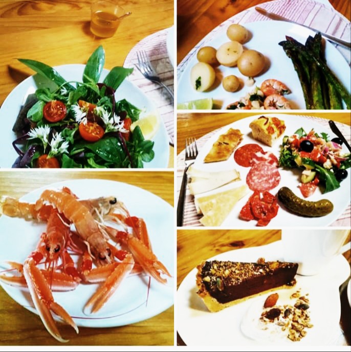14Georgian's tweet photo. Due to the new government regulations @14Georgian will now  be adapting to changes, new opening hours apply from next week, new takeaway menus will be launched on Monday 23rd along with a new "cook at home Christmas box" full of local produce for you to enjoy  £22.50 per person https://t.co/p7fzhM1qHh