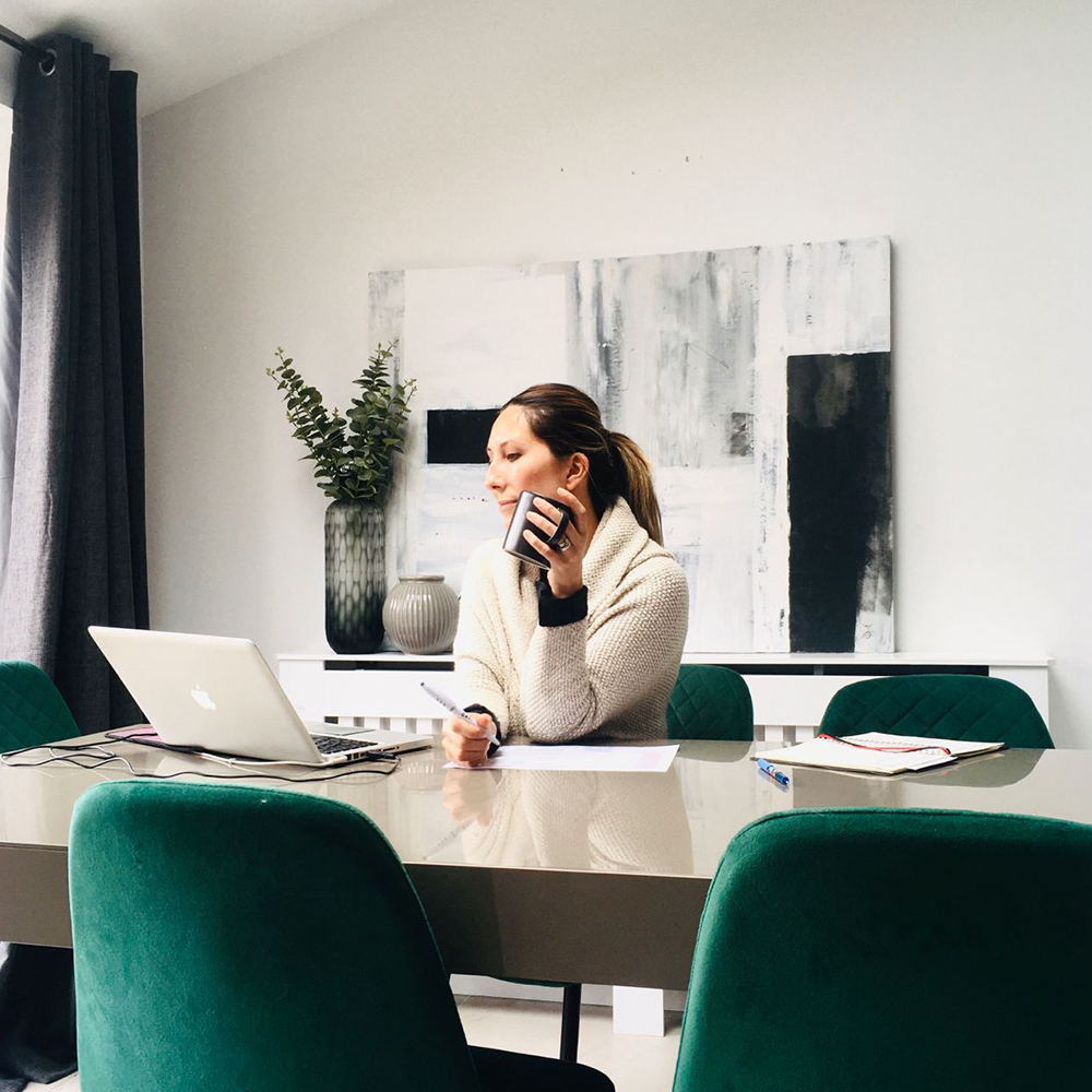 SoThisWorks's tweet image. The latest #podcast episode features Joanna Pease, a Yorkshire based Life Coach. We discuss career choices, changing your career as much as you need to, and the experiences that shape her decisions today. Listen on Spotify tinyurl.com/y5jhy86x
#podcasts #positivemindset