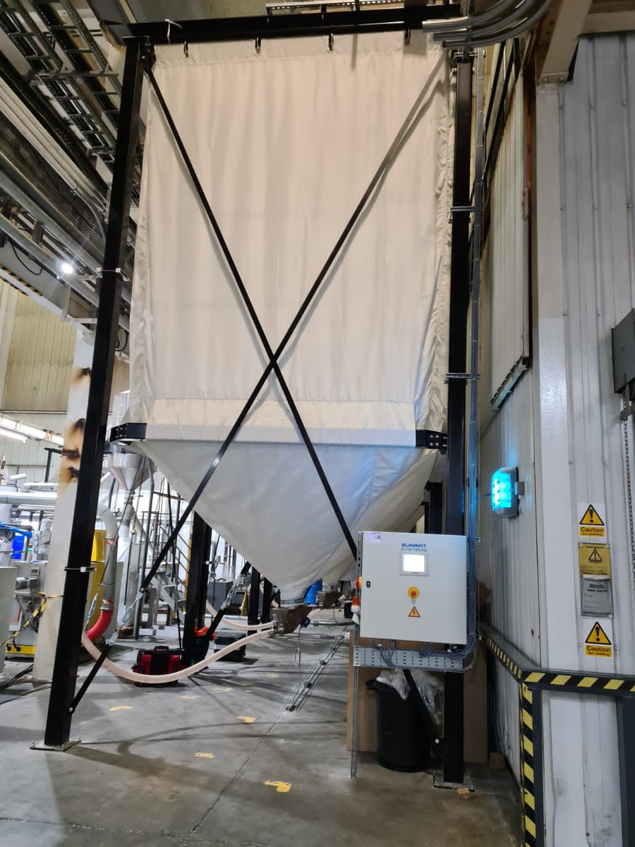 SummitSystems's tweet photo. Latest installation from the guys, blowing system &amp; 40 tonne flexible silo. What a job!! 💪 Great work everyone. #engineering #silos #flexiblesilo #blowingsystem #plasticsindustry https://t.co/jUAsIvnNyR