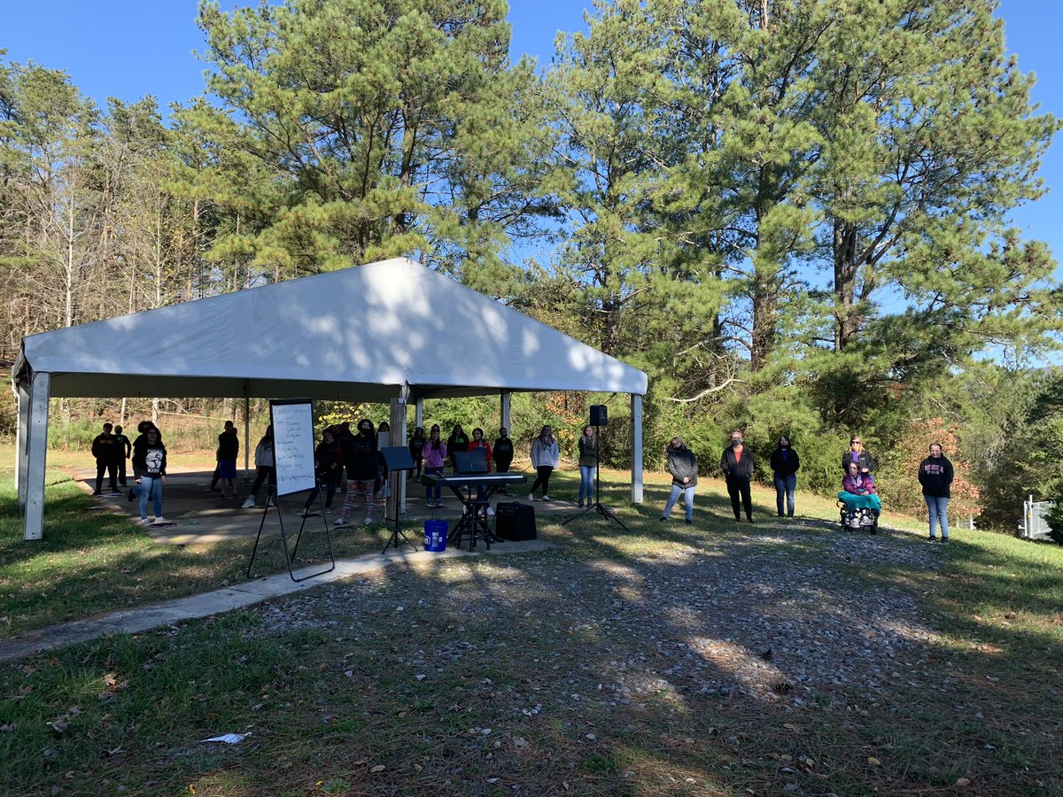<a href="/Dade_Middle/">Dade Middle School</a> 7th Grade Chorus sang for our neighbors from across the courtyard on Wednesday! That’s the first time we’ve been able to perform for anyone! The 7th graders had such bright eyes and big smiles singing some of the songs we have learned this semester!! 🎶❤️🎶