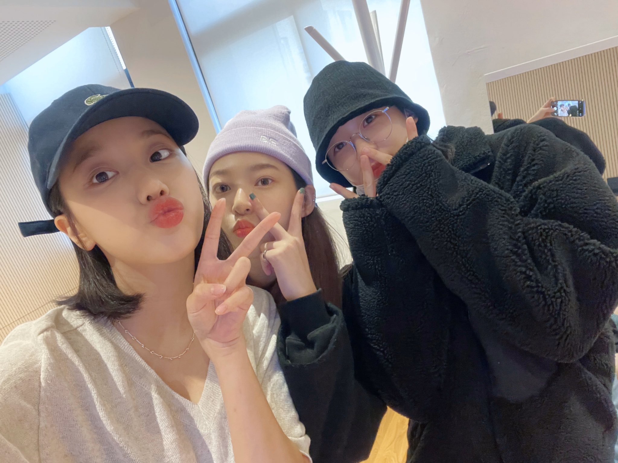 EnRHzCUUUAErSCB.jpg:orig