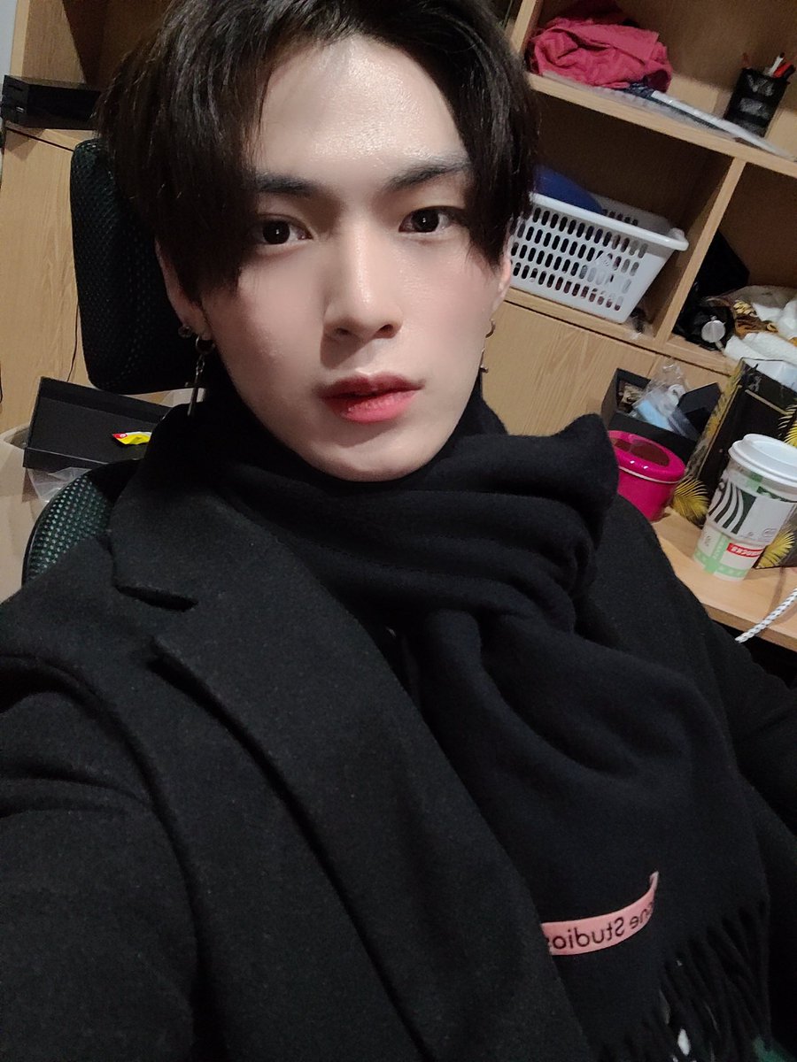 7OC_official's tweet photo. [#한겸]

넘 즐거운 인스타라이브♡♡
고마워여 로즈 thank you

#세븐어클락 #송한겸 #로즈 #♡ #0,1
#인스타라이브 https://t.co/yISdpH8PrR