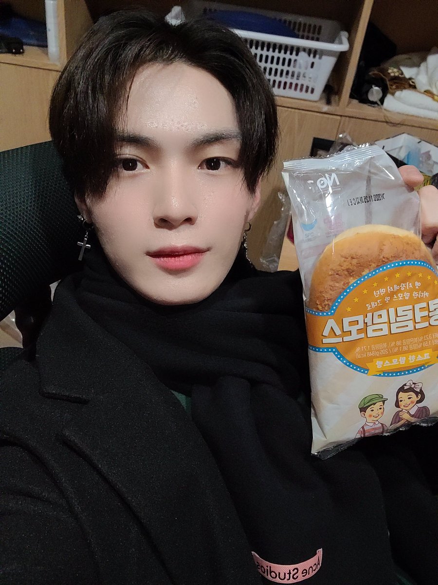 7OC_official's tweet photo. [#한겸]

넘 즐거운 인스타라이브♡♡
고마워여 로즈 thank you

#세븐어클락 #송한겸 #로즈 #♡ #0,1
#인스타라이브 https://t.co/yISdpH8PrR