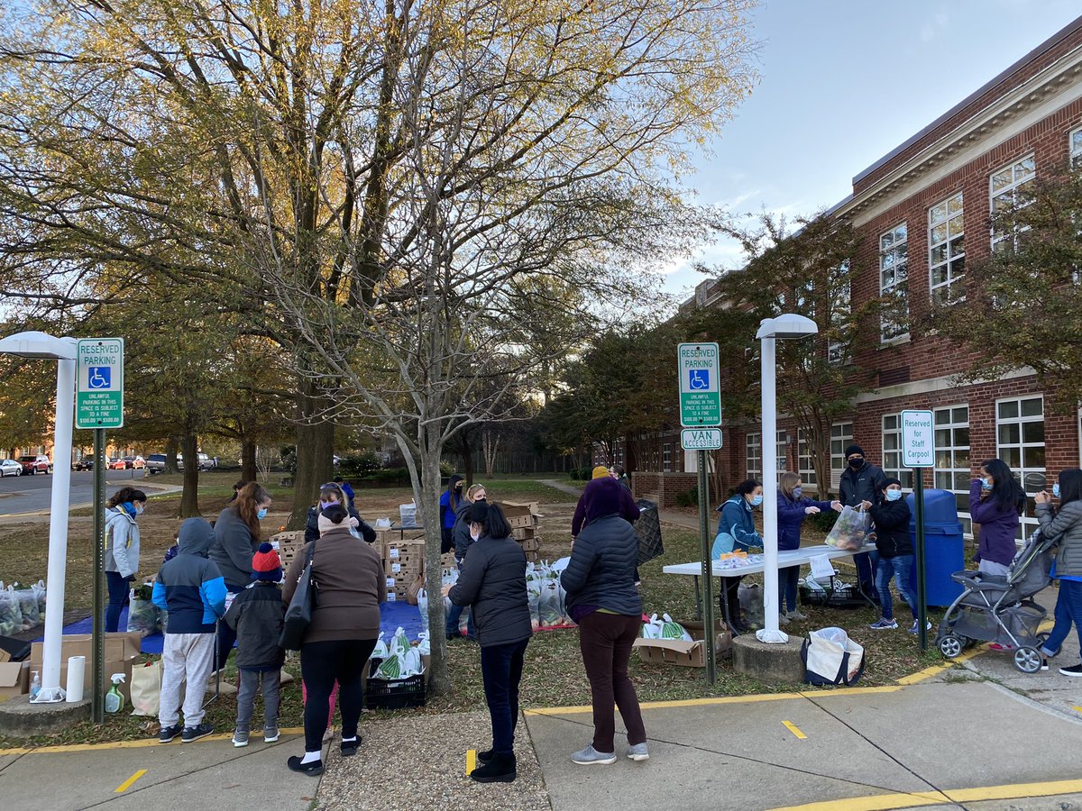 Yesterday, we distributed turkeys and produce bags to 160 Barrett families. Thank you to <a href="/thompsonitalian/">@thompsonitalian</a> and <a href="/FRESHFARMDC/">FRESHFARM</a> for helping us make this happen for our community. Happy Thanksgiving to all! <a href="/BarrettAPS/">KWBarrett Elementary</a> <a href="/KWBLibrary/">Barrett Elementary School Library</a> <a href="/BPTASP/">Barrett PTA Español</a>