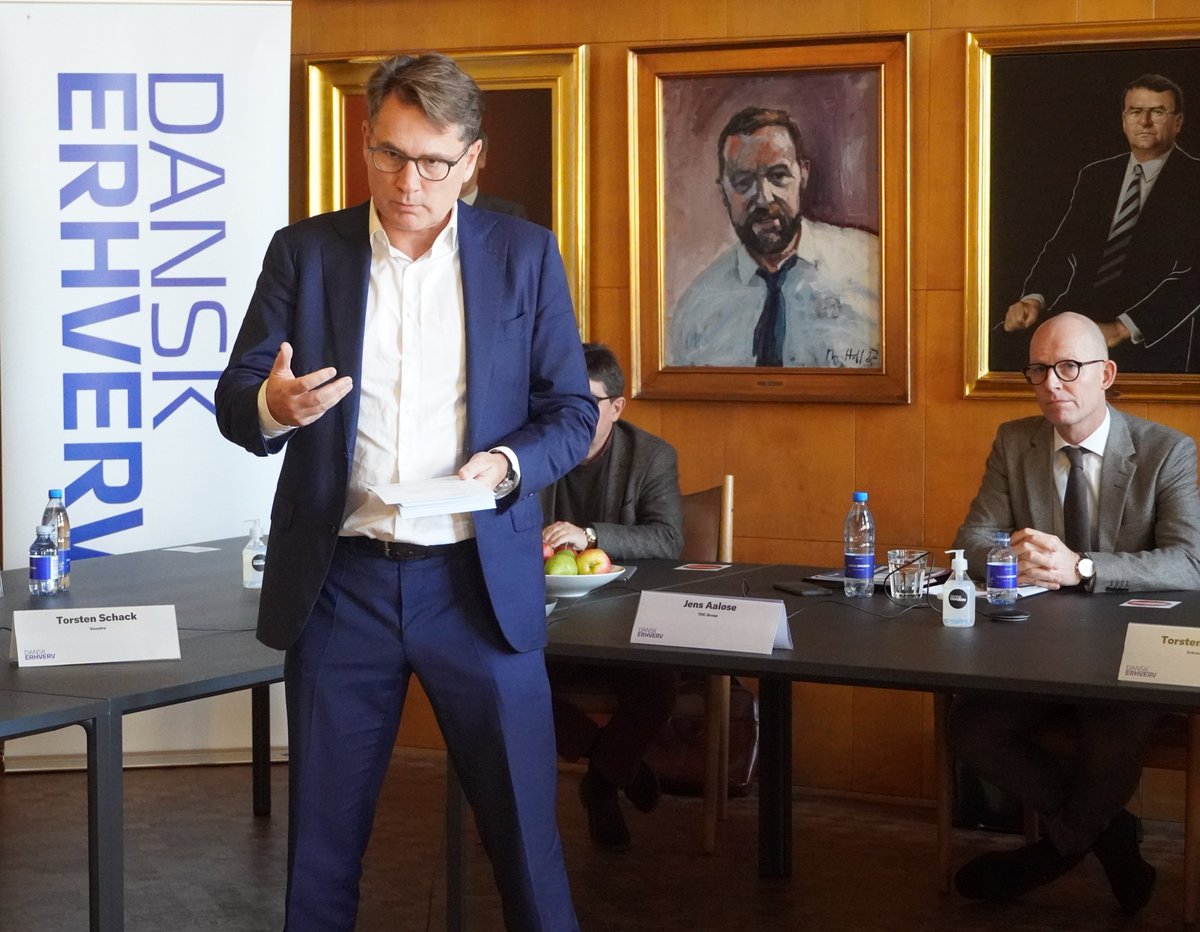 BrianAMikkelsen's tweet photo. Kompetencer til arbejde med cybersikkerhed er afgørende for både vores tryghed og konkurrencevne. Vigtig debat hos @DanskErhverv i samarbejde med @TDCGroupDK og @DigitalDogme. Tak til deltagerne for at bidrage til debatten og for jeres indsats i det hele taget. #dkbiz #digidk https://t.co/Kr3J74fe4G