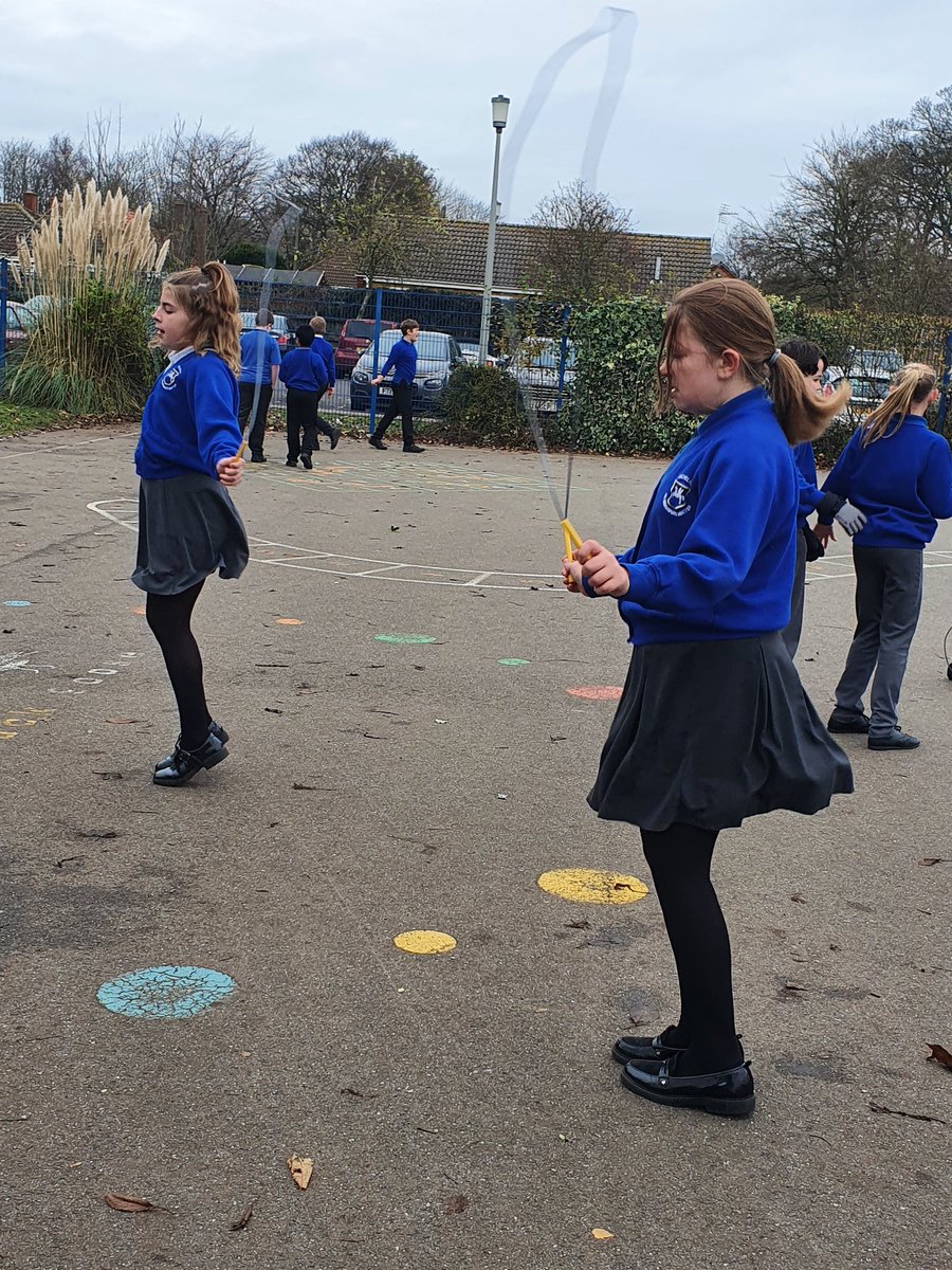MissSuzieReid's tweet photo. Skipping Crazy!! #DTSMChallengeSeries #LincsSchoolGames @CGSOutreach #OutreachEvents. https://t.co/1nr3LXGLMm