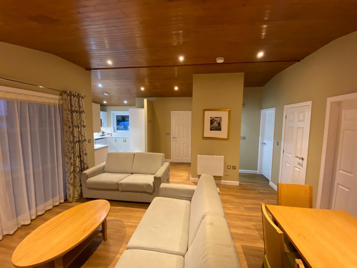 MattBaker0409's tweet photo. That’s another Lodge ticked off the list, Lodge 81 receiving the full Maintenance treatment. Where next? @JonathanPLR @Adam_PLR Well done Team👍 Making the most off the current Closure @vickytplr @DiamondResorts @PLR #ResortImprovements #NoneNegotiable https://t.co/4PWmjVyo4c