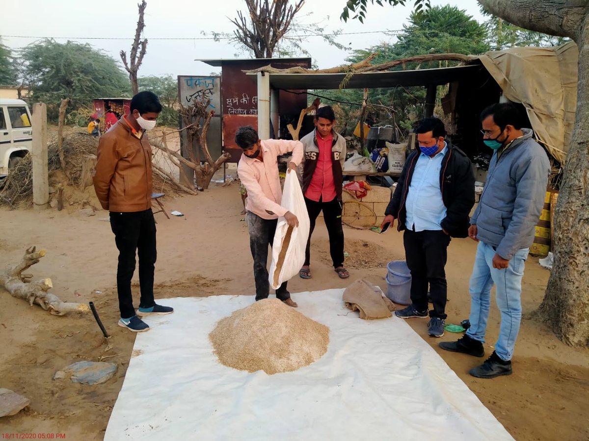 BrookeIndia1's tweet photo. Women equine welfare group and BI's Churu team finished preparation of nutritious mixed feed for equines in Fatehpur, Rajasthan. The feed will help ensure increased body condition score amongst equines.
@TheBrooke
#NGO #Animal #Welfare #NutritiousFeed #Equine #Horse https://t.co/XPVEHRGiG9