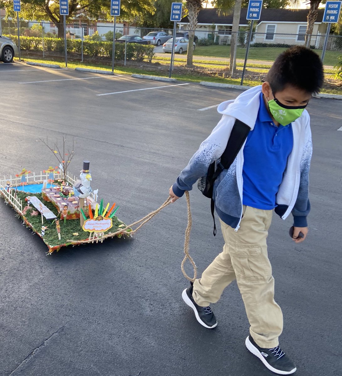 CrystalL239's tweet photo. 🦃 We had a blast making the Thanksgiving parade float from recycling material @GGEseagulls🦃 https://t.co/iWB2RMWA7o
