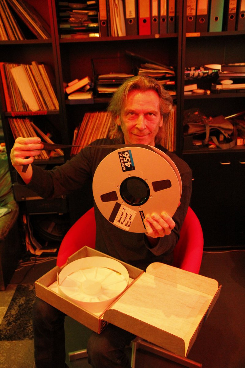 madingermany_'s tweet photo. To the time where recording music on tapes was a thing.

------------------------

Zu der Zeit, als das Aufnehmen von Musik auf Bändern eine Sache war. https://t.co/LWqcXmKDPr