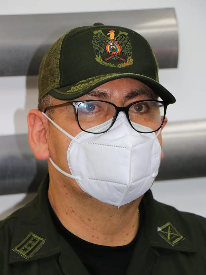 ViceminSegCiu's tweet photo. Posesión del Viceministro de Seguridad Ciudadana, Gonzalo David Lazcano Murillo, a cargo del Ministro de Gobierno, Dr. @EDelCastilloDC, el acto contó con la presencia del Comandante General de la Policía Boliviana a.i., Cnl. DESP. Jhonny Aguilera. https://t.co/2vyTJBLjIM