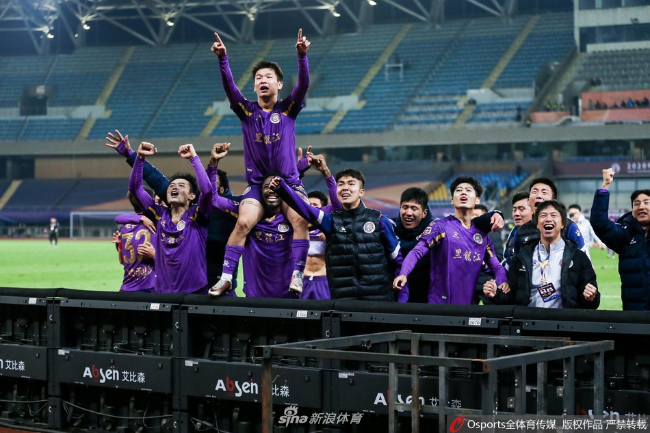 CSLfutbol's tweet photo. El primer PlayOff de descenso en la #ChinaLeagueOne se lo lleva el #HeilongjiangLavaSpring, que mantiene la categoría. Por su parte el #XinjiangTianshan cae a #ChinaLeagueTwo https://t.co/cukgszpqTZ