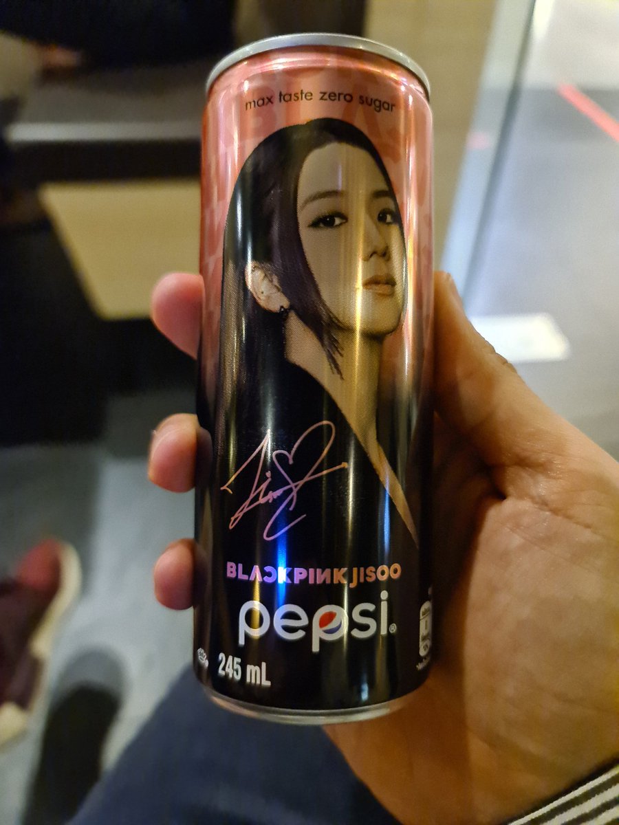 Chris4943's tweet photo. Oops!! 
#BLACKPINK 
#JISOO 
#PEPSIMAXxBLACKPINK 
#PEPSIxBLACKPINK https://t.co/OqpDzZujTG