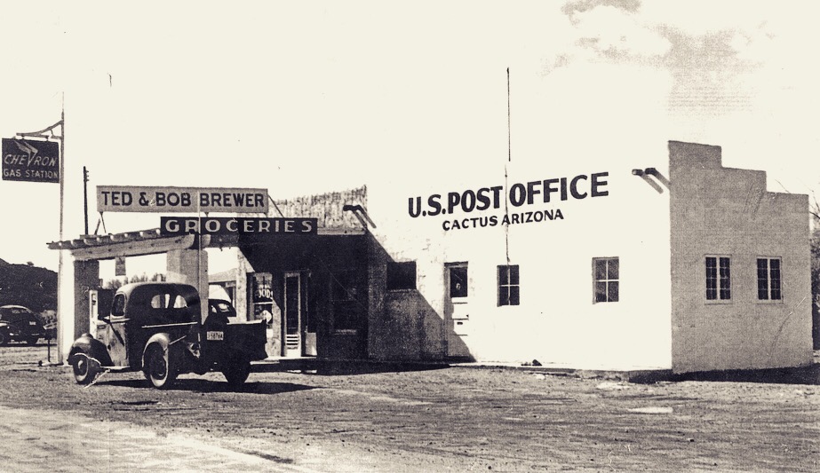 CityofPhoenixAZ's tweet photo. In today's #NovembertoRemember we look at a picture of a small general store and post office on the northwest corner of Cave Creek and Thunderbird in the 1950's, and an old map of the area. Photo credit Brad Hall #Phoenix #PHX #Historic #History #PhoenixHistory #oldphoenix https://t.co/VbUw7DVKqJ