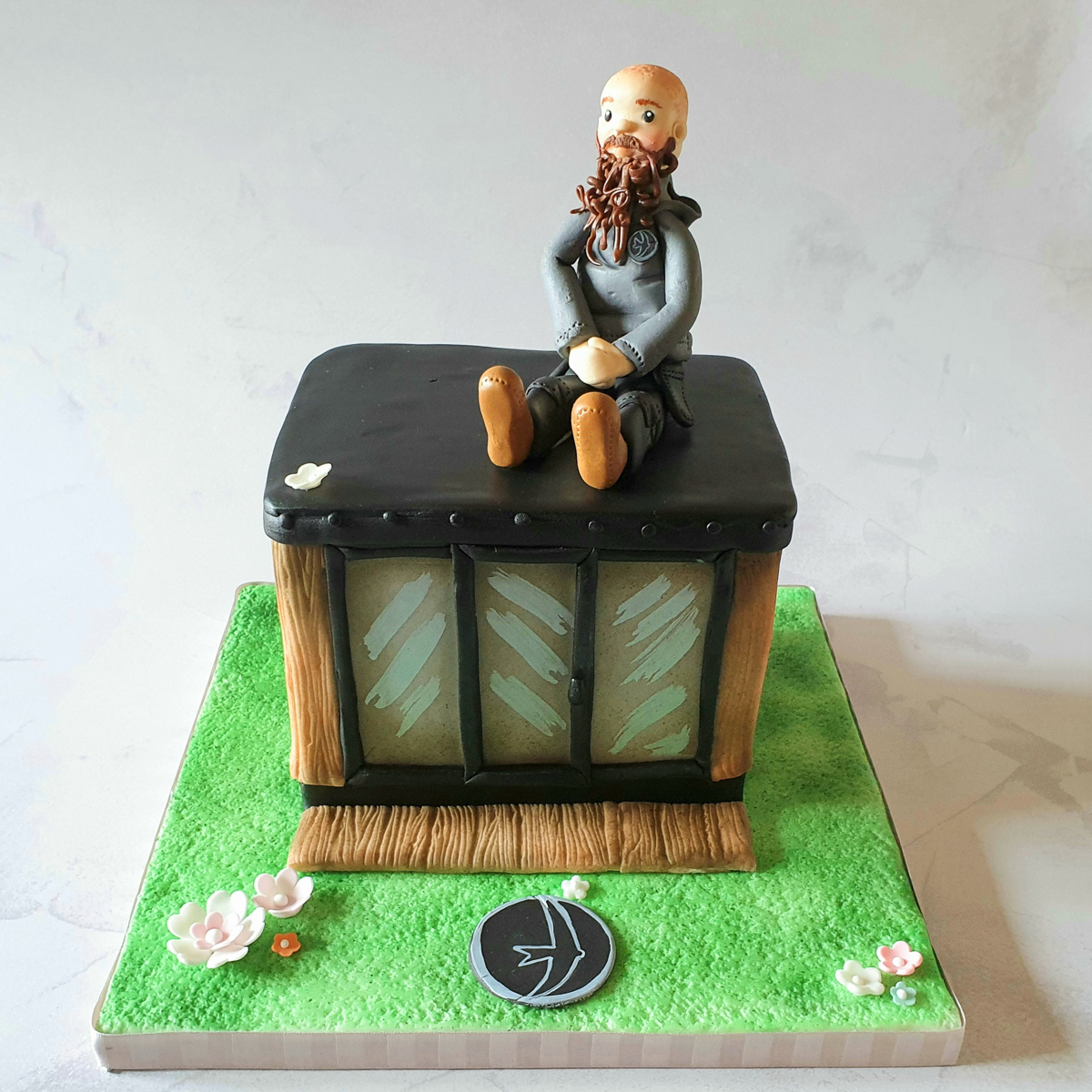 Swiftorg's tweet photo. When your client sends you pictures of the cakes she has baked for the installers, in her fabulous new garden baking studio...priceless!
#gardenstudio #bakingstudio #placetobake #cakes #bakingspace #gardenroom #fridayFeeling #bakeoff #ilovecake #cookingschool #bakingclass https://t.co/4DEiLudy7N