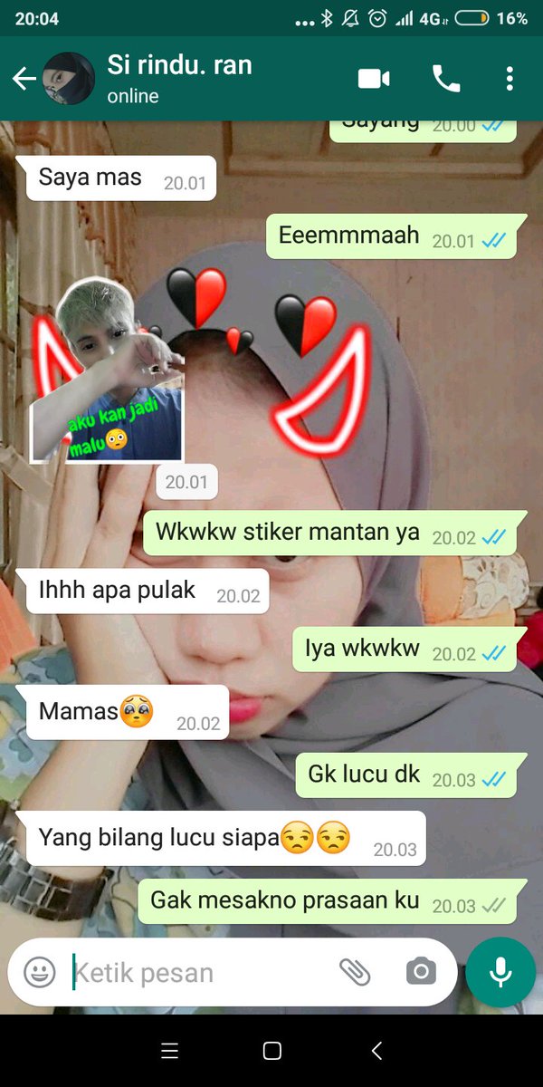 Gimana prasaan nya bund, mas lg chatan di bls pake stiker mantan nya hehe. :')
