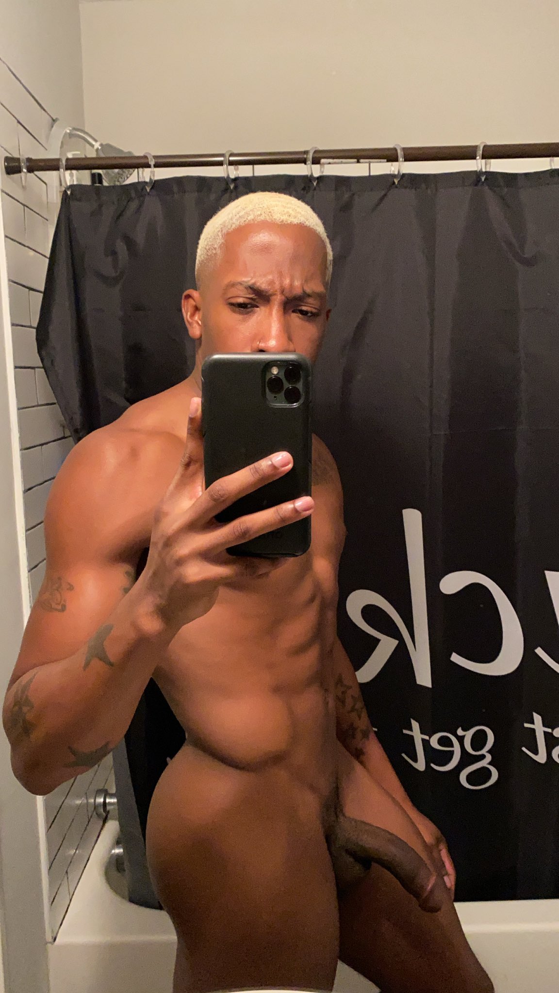1 pic. Good morning! Happy FINE NIGGA FRIDAY🌹 https://t.co/gUmEjRnwn7