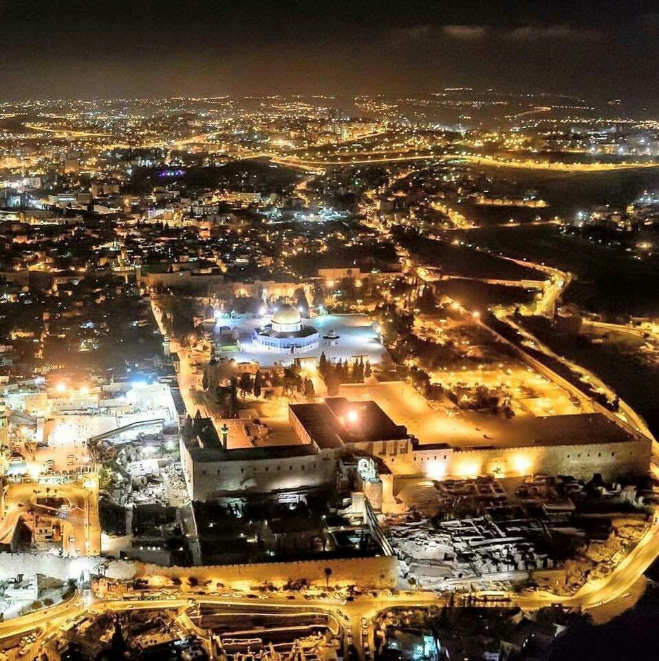 hayatchoubassy's tweet photo. These are the best places in the wolrd  to see ❤️  #القدس https://t.co/LWiKd73zl4