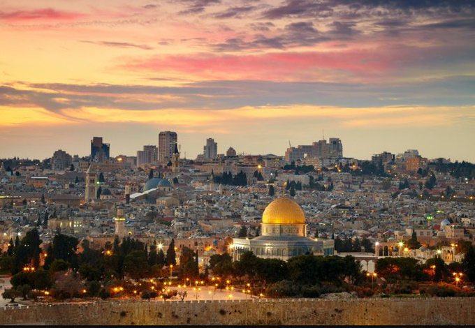hayatchoubassy's tweet photo. These are the best places in the wolrd  to see ❤️  #القدس https://t.co/LWiKd73zl4