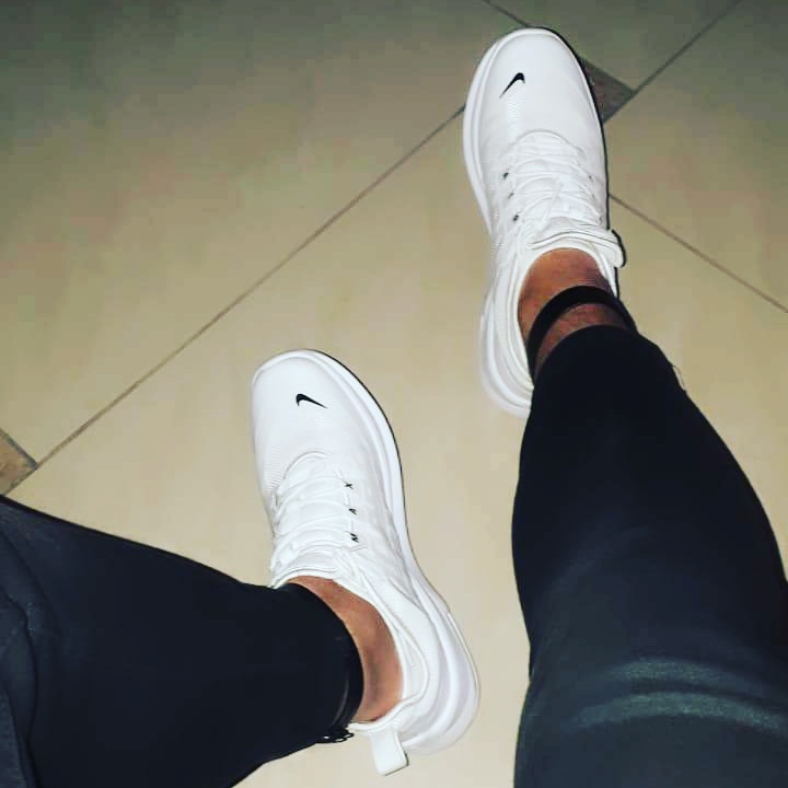AnckleB's tweet photo. What do you know about beauty?
What is more beautiful than my feet ❤❤ https://t.co/satqlcfWuL