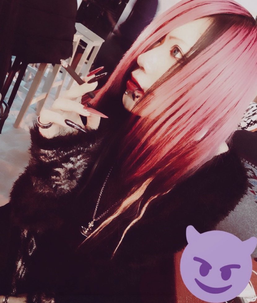 ___manamelody's tweet photo. よくこんな爪で生活してたな.com https://t.co/RhnZ8osl4K