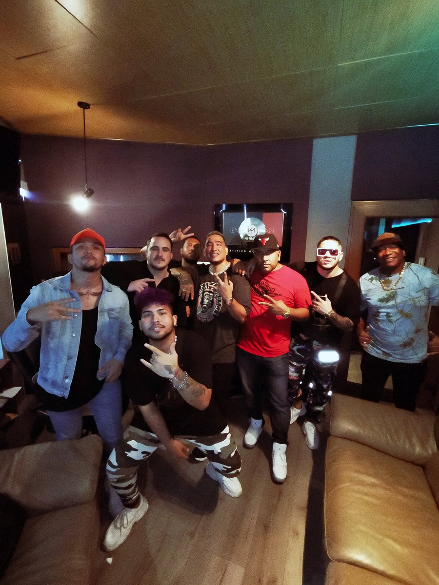Llegando al estudio @jvmrecords nos encontramos a nuestros hermanos🔥♾️🙏
<a href="/almirante507/">Almirante</a>
<a href="/kennymanoficial/">Kenny Man Oficial</a> 
@cesarluque_ 
<a href="/dasilva507/">ميسون الشامسي</a> 
@joy4uoficial 
<a href="/maik4uoficial/">Maik4uoficial</a> 
@enyel4uoficial
@barrioperez507
🇵🇦Panama en la casa 🇵🇦