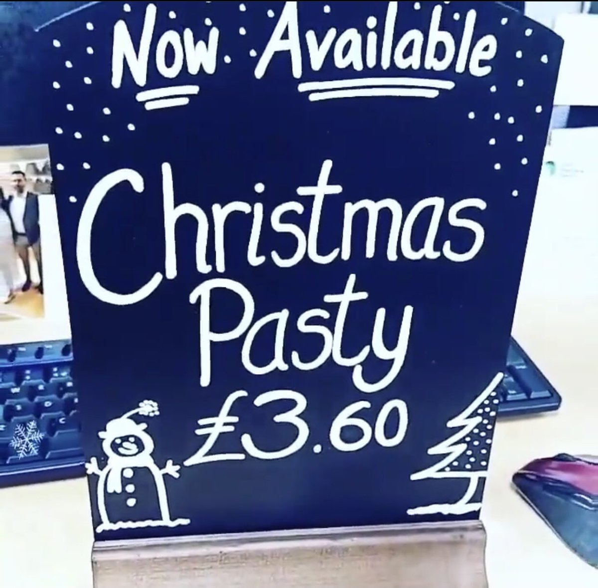 CamborneTown's tweet photo. Guaranteed to give you all the Christmas feels!!
A Christmas pasty from The Cornish Oven in Treswithian - available from today 😍
#PastyStop #SupportLocal #ChooseCamborne #Camborne #Christmas https://t.co/2c28nd0NLq