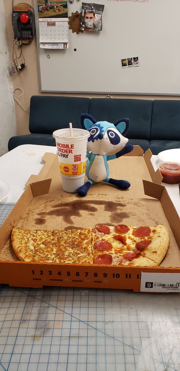 Happy Friday! Gearling wants to know if you’ll celebrate the weekend with pizza tonight? 🍕