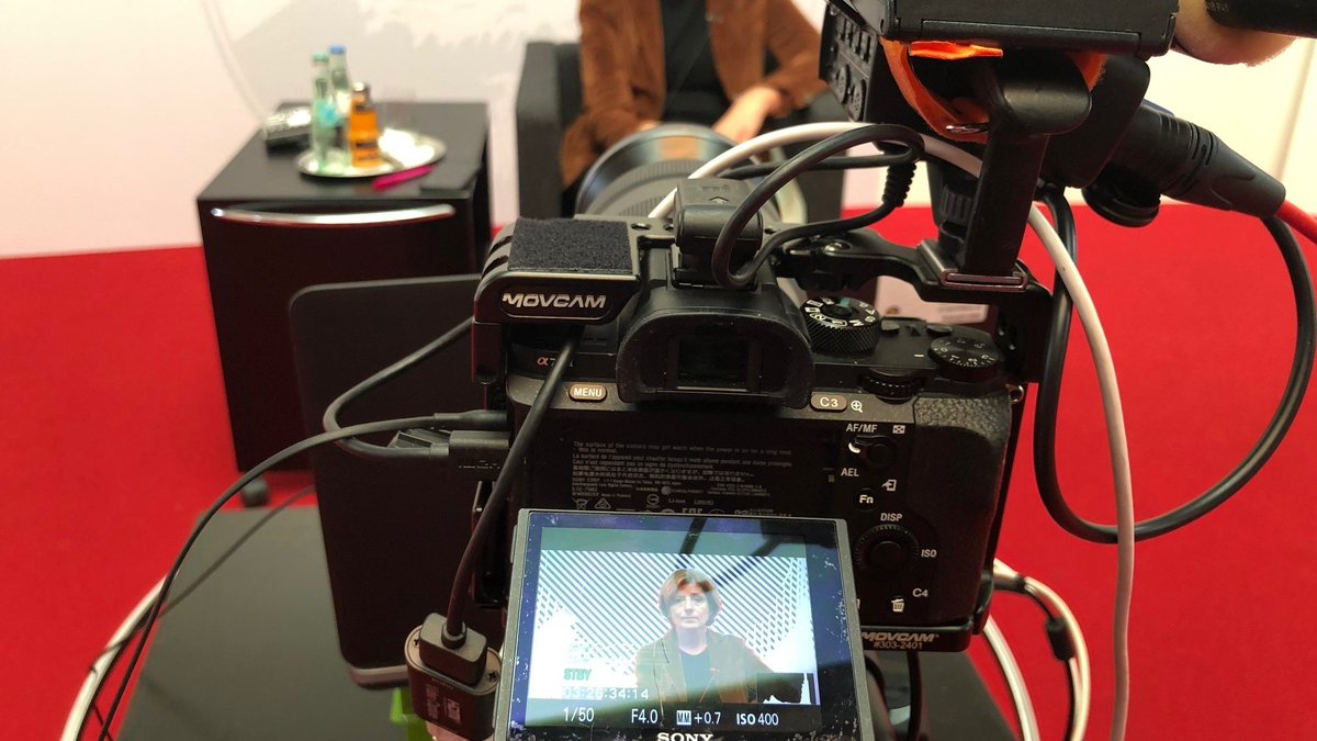 rlpNews's tweet photo. Malu #Dreyer: Wir brauchen kompetente Medienkonsumenten. Menschen müssen Quellen einschätzen &amp; Fakten checken können. Und wir brauchen #Digitalcourage gegen #Hatespeech. Gegen Hass &amp; Hetze müssen wir auch juristisch vorgehen #ConCon20 #Medienkompetenz Live https://t.co/neuZufJ09C https://t.co/bGyxMlxUqD