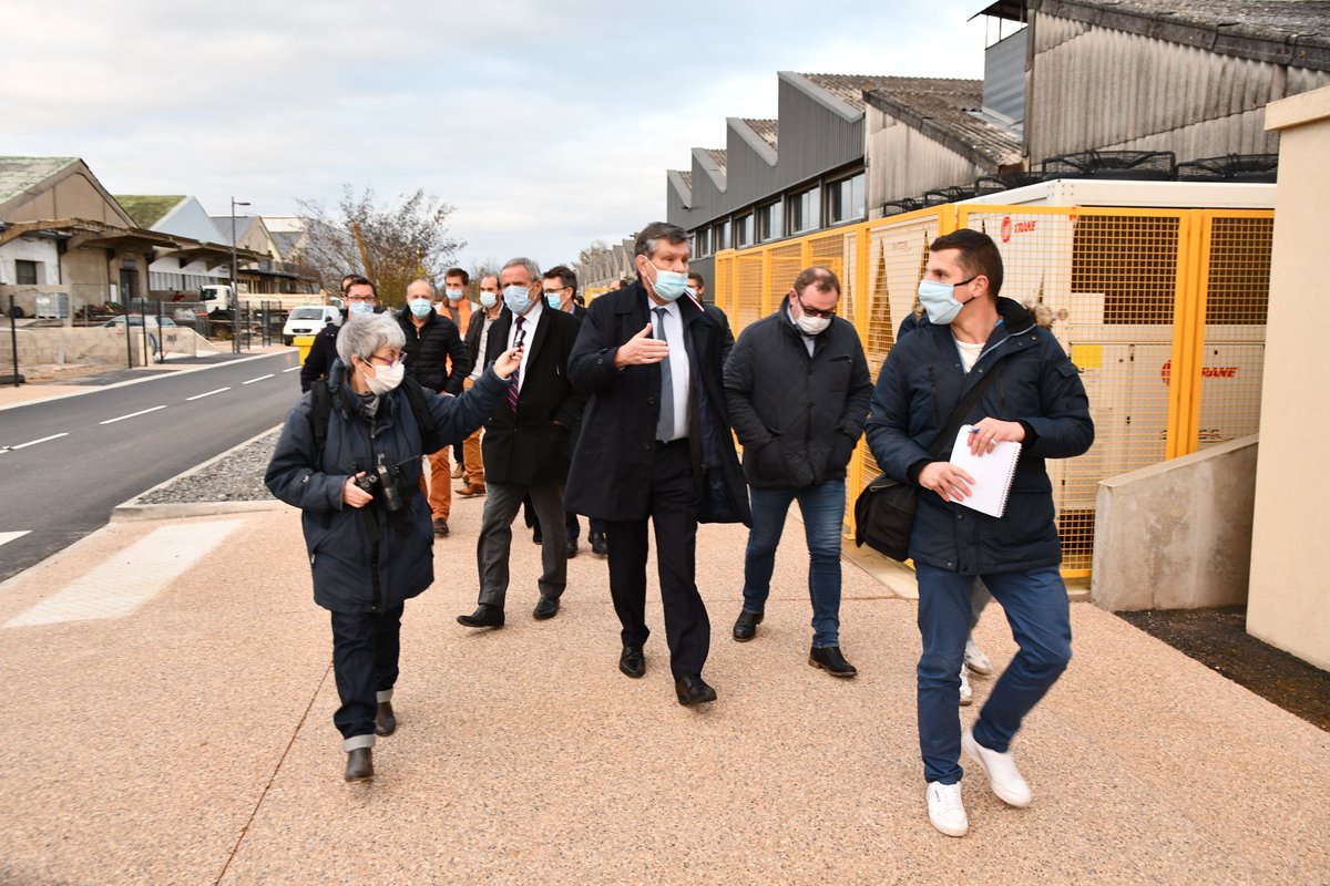 #AMÉNAGEMENT // MBA a réceptionné ce jeudi la fin des travaux d’aménagement de la rue Ampère à <a href="/VilleDeMacon/">Mâcon</a>, en présence de son président Jean-Patrick COURTOIS, de Gérard COLON, Président de la SEMA, et des entreprises qui ont réalisé les travaux.