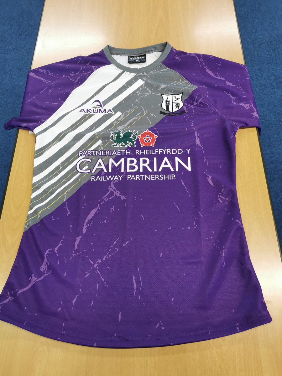AGHyddgenPE's tweet photo. New kits at Ysgol Bro Hyddgen have arrived ready for the time we play next! 🏉🏉 On behalf of the school we'd like to thank the sponsors for their contribution! @BroHyddgen @plantiltd @centre_alt_tech @cambrianrailwaypartnership https://t.co/eIbCwdlmo4