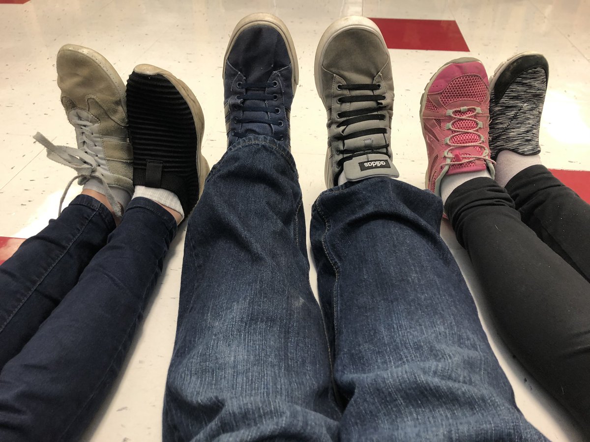 MrPrattsClass's tweet photo. Another #mismatchedshoeFriday in Room 14 of @AllThingsBell @MSDMartinsville #180daysofBell https://t.co/caQHtIFlFd