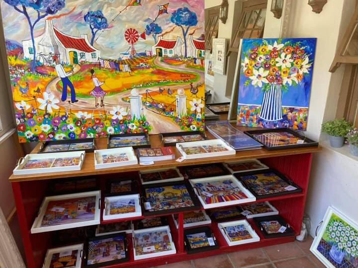 IamPortchie's tweet photo. Ek stal uit hier by Vias Bistro in Greyton die naweek tot Sondagoggend. Die jaarlikse Greyton Artwalk is aan die gang hier. Dorp lyk mooi en besig. Kom se gerus hallo. Portchie #artwalk #greyton #portchie https://t.co/lzVCEhzLyG