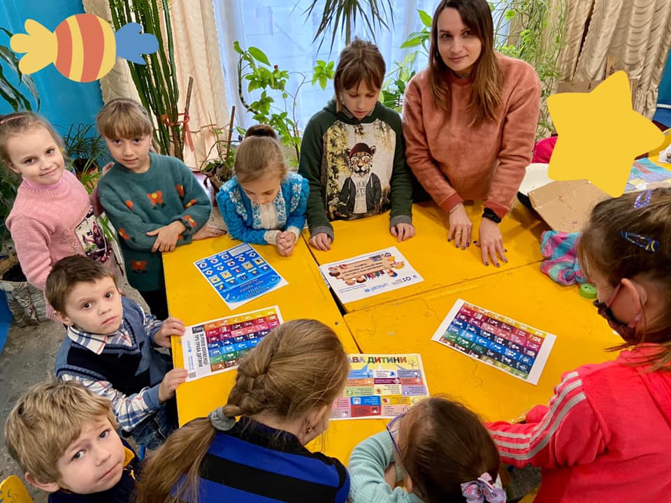 UNICEF_UA's tweet photo. 👉🏻Ahead of #WorldChildrensDay more than 📌400 schools and about 8️⃣0️⃣0️⃣0️⃣children in Ukraine participated in #WorldLargestLesson to learn about #UN75 , #SDGs and children`s rights to #reimagine happier and brighter future🚀 https://t.co/S30pBUtGxS