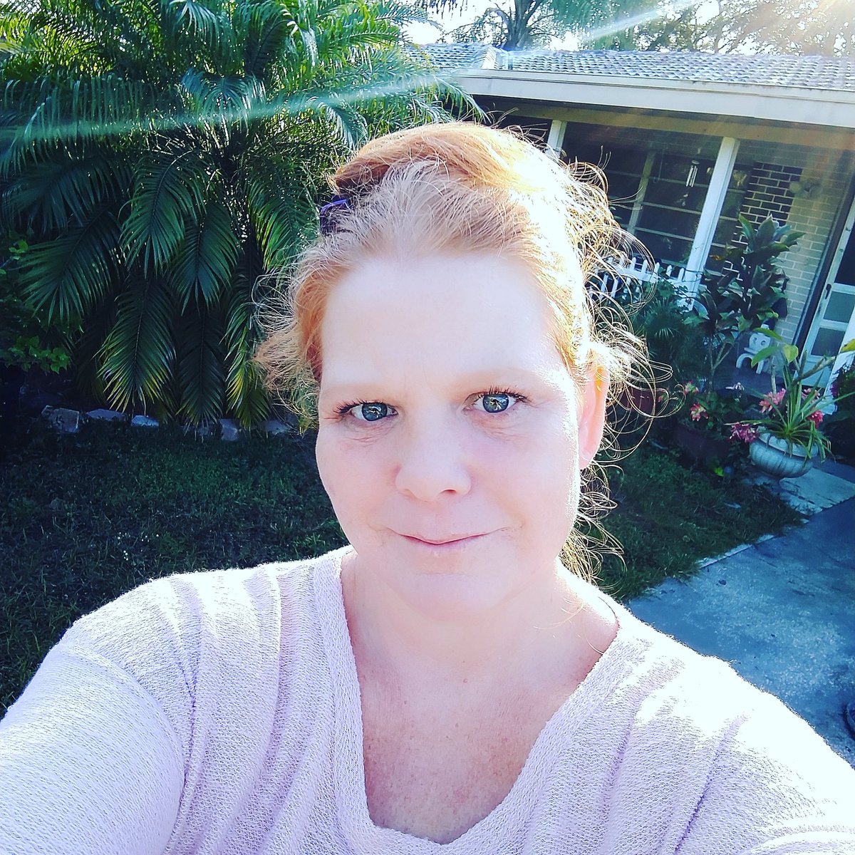 Aimeeleo47's tweet photo. I may look a little crazy at work today but it is absolutely gorgeous outside #worklife #lookingwild https://t.co/dVyXAAWbEE