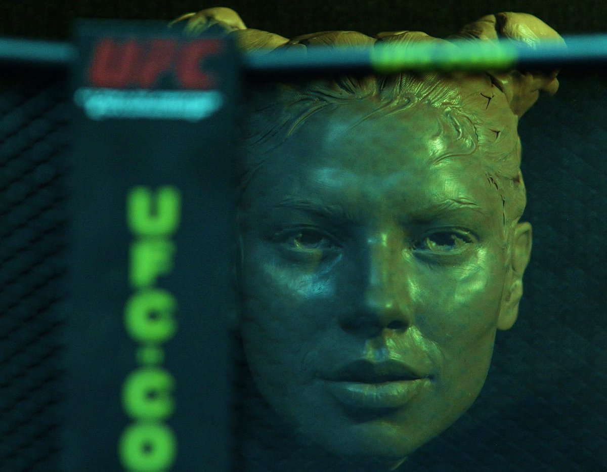 Jbseckler's tweet photo. Tomorrow, UFC 255, @Ariane_lipski sculpture 🇧🇷🇲🇨🥊🙏🌞
#UFC255 #arianelipski #MMA #JJBA #ItsTime #FightNights #fighttime #ufcfightisland #fighting #sculpture #sculptor #art #fightisland #love #passion https://t.co/xTOJz0yso6