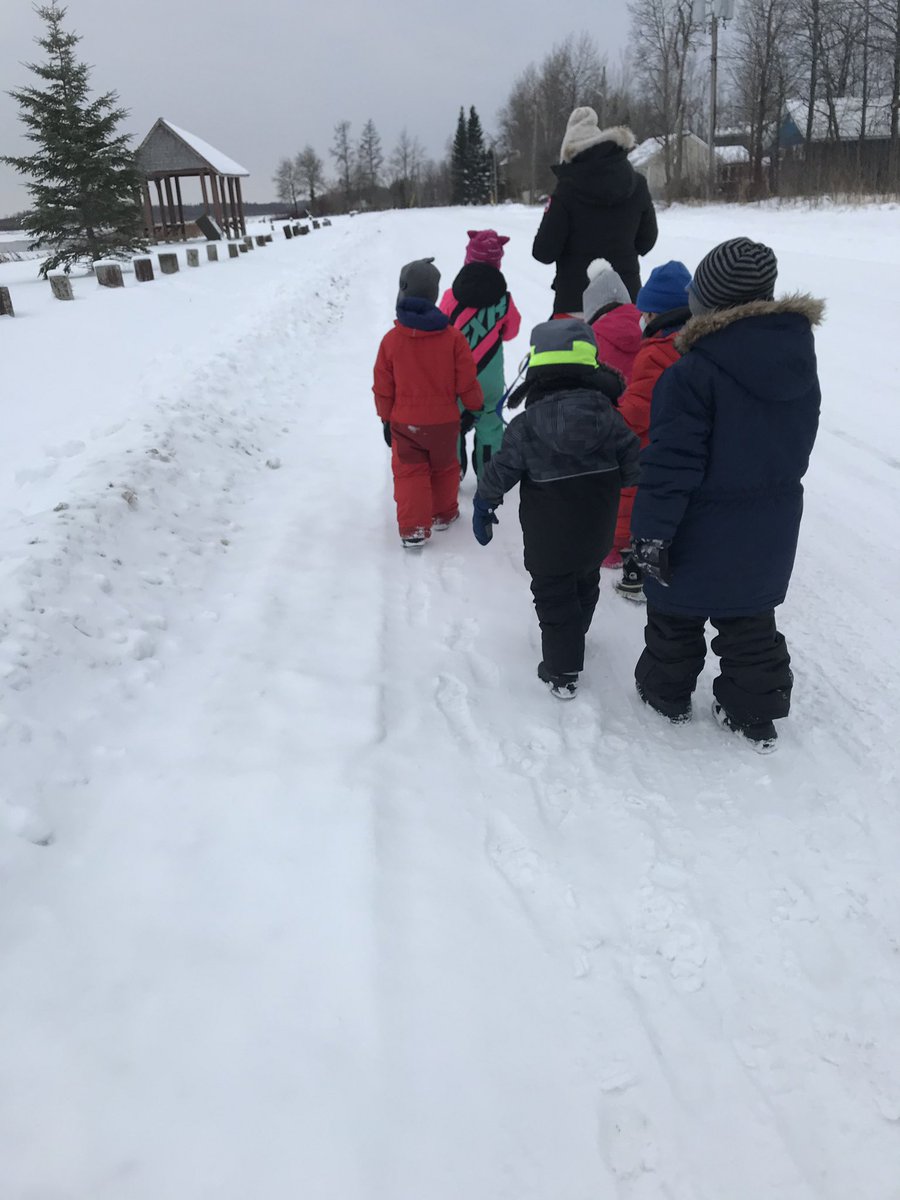 DVellaClass's tweet photo. @ms_neumann It was a great day for a walk. We observed how different the River looks from our last walk! Thanks for accompanying us @earlyliteracies https://t.co/veYNPKOJV7