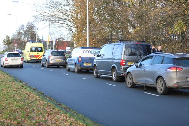 Vier auto's in botsing op de Noorderhogeweg in Drachten -.