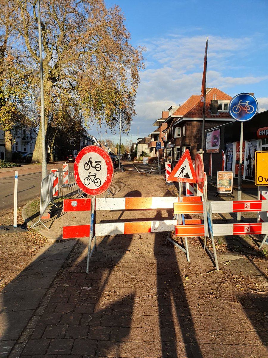 ErikFonteijn's tweet photo. @Gem_Wageningen  hoelang moet het duren om een fietspad van 40 meter weer bestraat en begaanbaar te krijgen ? #churchillweg https://t.co/uCFpIHB0r1