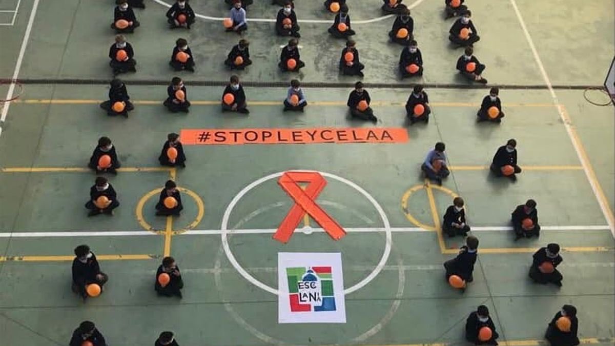 PJConesa's tweet photo. ¿Hay algo más triste que utilizar a los niños como arma política? 

Sean cuáles sean, sus motivos ya dejan de ser respetables. https://t.co/QasErzRrdM