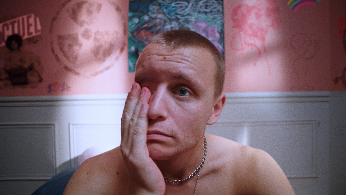 3ISEcole's tweet photo. [🎥#Fiction]
Des images hautes en couleur du court métrage de fiction "Punk is not Dead", #comédie absurde punk réalisée par Juliette Angelica et menée par des étudiants en 3e année de Cinéma à 3iS ! 🔥 https://t.co/aCt7njrcFb