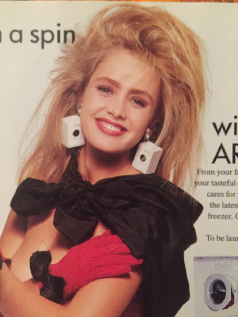 SpectralHeron's tweet photo. Today I’m mostly dreaming about owning a pair of washing machine earrings 😉 #Ariston #bonkers80s #earporn #inaspin https://t.co/RjKlCwfVdt