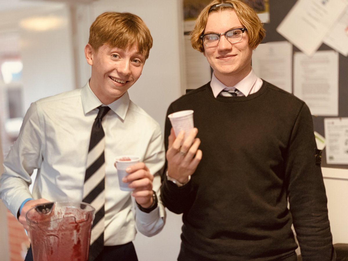#kerrisonhealth The boys are enjoying a home-made smoothy on the first ever #kerrisonsmoothyfriday at lunch time in House. This week 🍌🫐🥭 dates (no emoji 😂) and🚰! The verdict - 100% tasty - everyone loved it! #kerrisonwellness #kerrison 💙