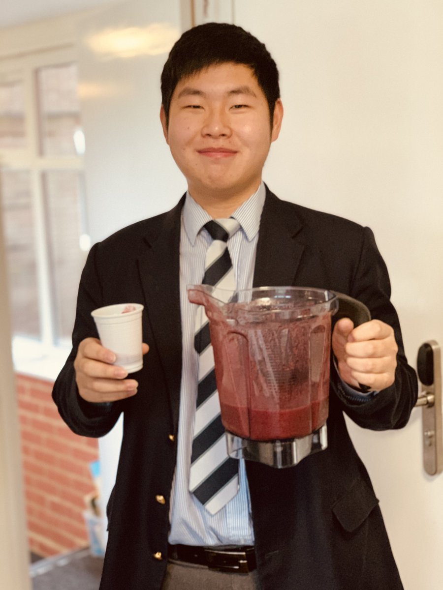 framkerrison's tweet photo. #kerrisonhealth The boys are enjoying a home-made smoothy on the first ever #kerrisonsmoothyfriday at lunch time in House. This week 🍌🫐🥭 dates (no emoji 😂) and🚰! The verdict - 100% tasty - everyone loved it! #kerrisonwellness #kerrison 💙 https://t.co/vSNL51w6n5