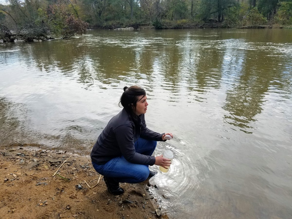 kerib_news's tweet image. Pittsboro residents are trying to find ways to protect their  🥤 water supply after high levels of 1,4 dioxane &amp;amp; #PFAS have been detected in the #HawRiver. A local task force just released a set of recommendations to town officials. bit.ly/36OIKpU @wfdd #chathamcountync