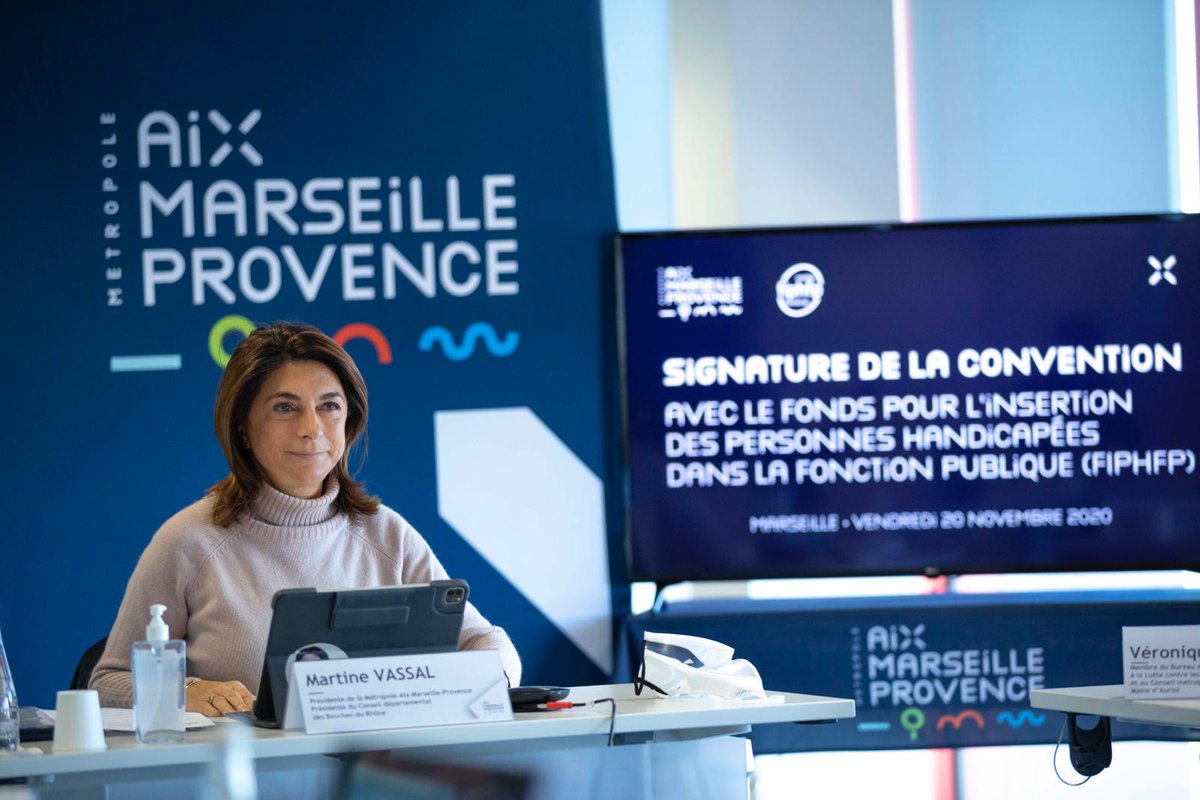 MartineVassal's tweet photo. J'ai signé une convention protocolaire entre le @FIPHFP et @ampmetropole en présence de @s_cluzel. Il est indispensable de développer une politique volontariste en matière d’insertion des travailleurs en situation de #handicap, une politique où la Métropole est pleinement engagée https://t.co/rMjKVyslbQ