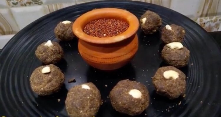 PattanathuS's tweet photo. https://t.co/nznitqLOvy
#Ragi #Ragiladdu #Ragiladoo #homemadefood #healthyfood #sweets #quicksweets #healthysweets #kidsrecipes #kidssweets #cooking #food #snacks https://t.co/rUshBQbtDi