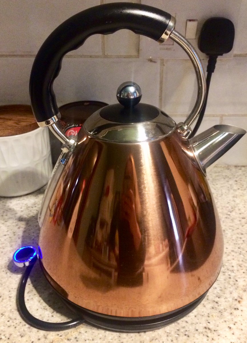 tweetycakes78's tweet photo. My sexy new kettle, the height of excitement at the moment #cookworks https://t.co/mn9Vyo17rj